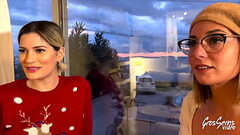 Rose et Pam ont sorti leurs plus beaux godes Thumb