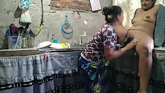 ya que mi marido no se encuentra en la ciudad, llamo a mi mejor amiga para tener sexo l&eacute_sbico Thumb