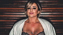 Olha s&oacute_ como esse pauzudo gostoso deixou minha buceta.. assista completo no cassiflix Thumb