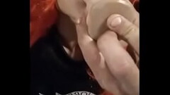 Chupando dildos profundo usando una mordaza. Auto humillaci&oacute_n Thumb