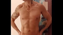 Je baise mon cul de salope dans la salle de bains, Thumb