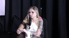 Era nova quando teve sua primeira experi&ecirc_ncia de menage com mulher, e &eacute_ mais submissa c Thumb