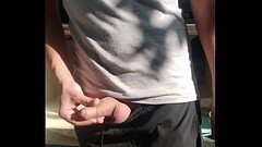 Jugando con mi culo con un dildo en un parquing Thumb