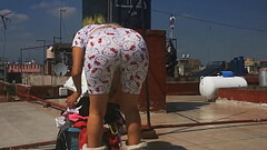 Mi vecina sube a tender sus tangas y me causa una gran erecci&oacute_n 0F:danielahyperversos Thumb