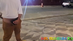 Macho saiu da balada e foi mijar cheio de tes&atilde_o. Provoquei at&eacute_ ganhar leite quente. Thumb