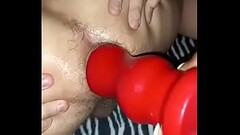 Un dildo enorme por mi hoyo Thumb