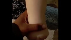 Oso maduro usa su juguete Thumb