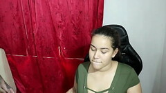 secretaria cachonda le tiene ganas a su jefe y hace lo que sea por fornicar con el, as&iacute_ que e Thumb