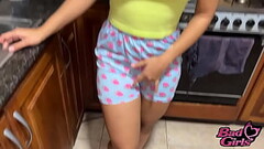 Hijastro pervertido me habla de cosas sucia y me calienta tanto que me deje coger  tengo sexo con mi Thumb