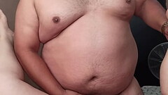 Visita inesperada: Bull me despierta para cogerme frente a mi cornudo Thumb