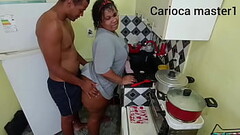 Marido chega para almo&ccedil_ar e fode mulher em quanto ela cozinha Thumb