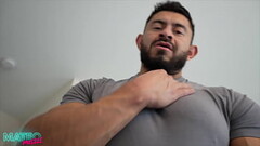 Muscle Hunk'_s Tight Shirt Chest Bouncing Thumb