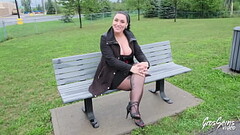 Fanny, milf chaude, se d&eacute_vergonde pour une baise hard Thumb