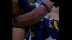 Mostrando mi bulto y mi polla debajo de mis shores. Disfrute de mi pene... Thumb
