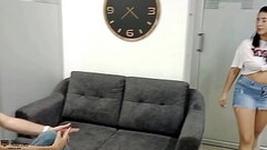 Voy a cita para mejorar mi vida sexual y termino follando con el doctor Thumb