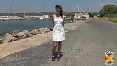 Melany, jeune coquine, aime la baise en pleine nature Thumb