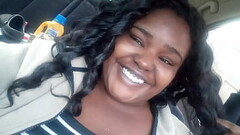 Ebony shows you her wonderful pussy in the car early in the morning Thumb