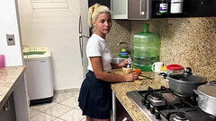 Hijastra Acepta el Trato de su Padrastro para no Volver a Cocinar Thumb