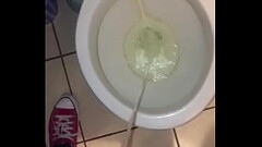Una buena meada / Pissing Thumb