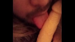 Chupando dildo a falta de verga Thumb