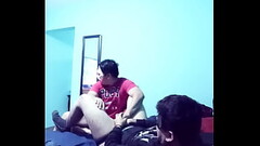 Hetero pierde apuesta y acepta que se la chupe jugando, al final le gusta y se viene en mi boca (vid Thumb