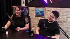 Ele &eacute_ bi e paguei uma garota de programa pra ter nossa primeira experi&ecirc_ncia - Renata Li Thumb