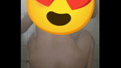 Novinho sentando no consolo no banho Thumb