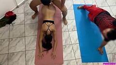 El Entrenador me metio mano al lado de mi novio y me Excito yo creo que mi novio t Thumb