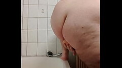 Je me gode dans ma sale de bain puisme branle Thumb