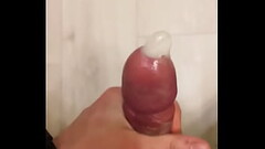 дрочу надев презерватив и сладко кончаю Thumb