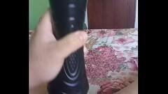Gozando com a bucetinha de silicone Thumb