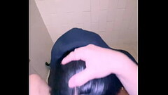 Hermosa chica tiene sexo en el ba&ntilde_o del aeropuerto con un extra&ntilde_o Follamos duro y le c Thumb