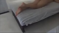 Namorado da minha irm&atilde_ me pegou  peladinha na cama! Thumb