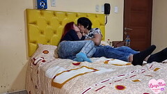 Ver Netflix y relajarte con tu mejor amiga esta bien pero follarlle el co&ntilde_o es mejor Thumb