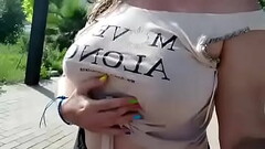 Rosafuxxxia refresc&aacute_ndome en el parque Thumb