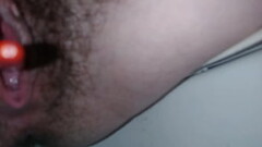 Nena se masturba con su cepillo de dientes dientes para su novio y se graba Thumb