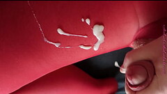 Nylonjunge wichst in der Roten Strumpfhose Thumb