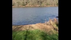 exhib et branlette au bord d'_un lac Thumb