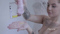GOZAR NO BANHO &Eacute_ UMA DEL&Iacute_CIA - KYRA SEX Thumb