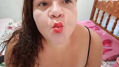 Radiante cuidando do corpo e brincando com a c&acirc_mera Thumb
