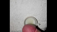 Gicler dans une petite tasse Thumb