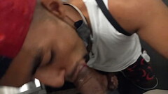 Garoto me chupou gostoso no banheiro  enquanto minha esposa me esperva l&aacute_ fora Thumb