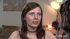 22-J&auml_hrige aus Stuttgart besorgt es sich selber mit Lieblings-Toys Thumb