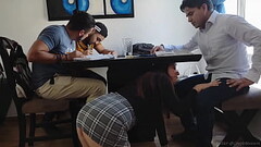 Alumnos aprovechan que la maestra se pone caliente y se la follan todos Gangbang (1/2) Thumb