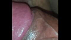 Mi papi se mete a mi cama y me deja su lechita en Thumb