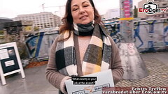 Mollige deutsche Milf mit braunen Haaren auf der Stra&szlig_e abgeschleppt Thumb