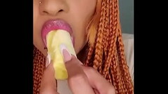 Es solo un banano pero me gusta que me veas como lo como Thumb