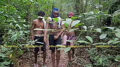 Maloqueiros da favela voltando o futebol encontram viados se pegando no mato e d&atilde_o rola pra e Thumb