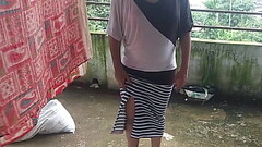 कपडे सुखाती पड़ोसन भाभी को पटाकर बैडरूम में चुदाई किया ! XXX Nepali Sex Thumb