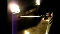 exhibition du remorquage de voiture avec les couilles uniquement Thumb